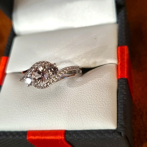 White Sapphire Sterling Silver Size 7 Ring - Picture 2 of 4